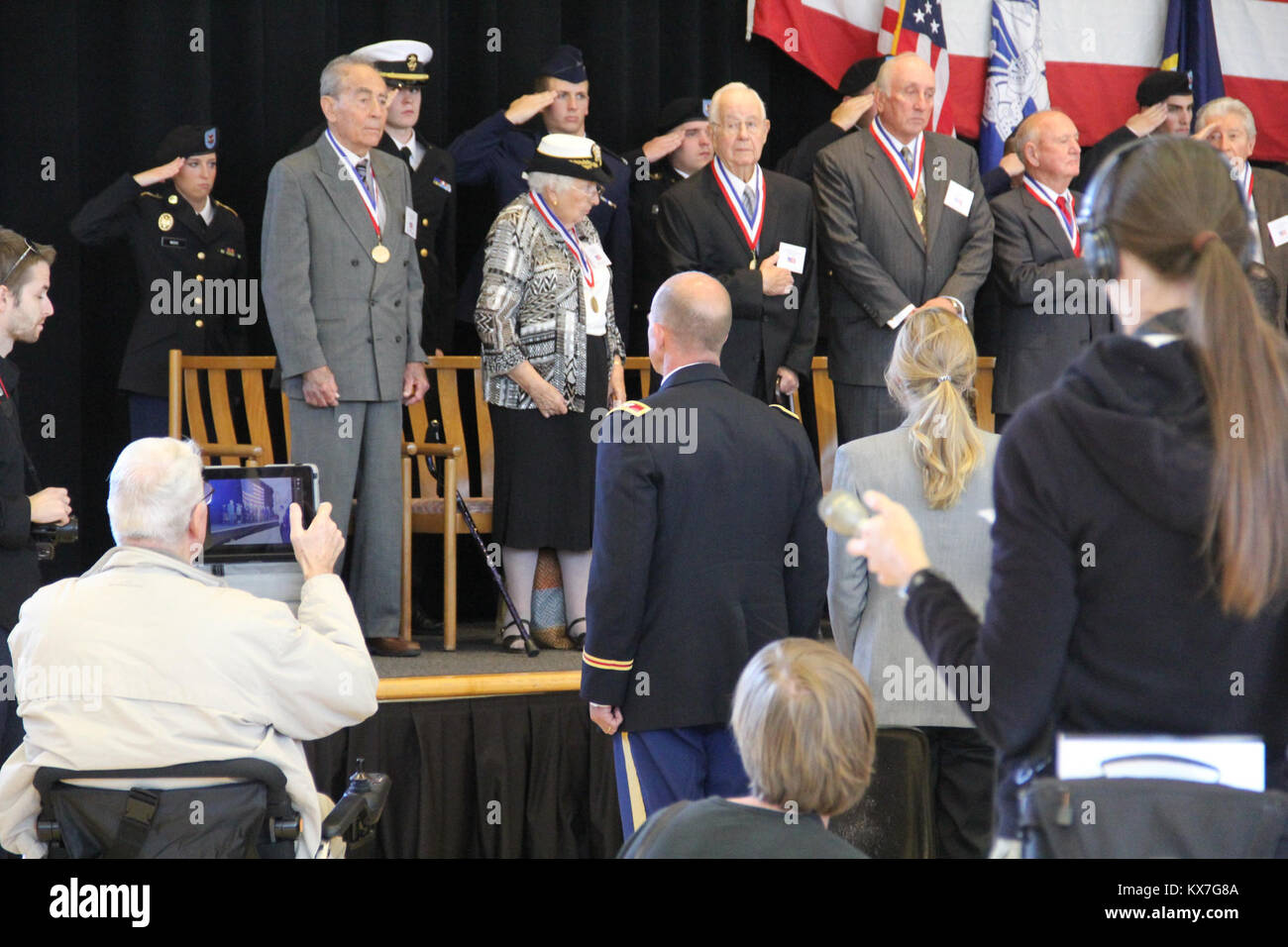 Die Universität von Utah bewirtet seine jährliche Veterans Day tribute Nov. 11, 2013. Veranstaltungen inklusive einem Panel über Frauen in bekämpfen; eine Preisverleihung für die Student Veteran des Jahres; Anerkennung für 11 Veteranen aus dem Zweiten Weltkrieg, Korea, und Vietnam; und ein Mittagessen diese Veteranen zu ehren und zu danken, Anhänger der Arbeitgeber Unterstützung des Schutzes und der Reserve. Stockfoto