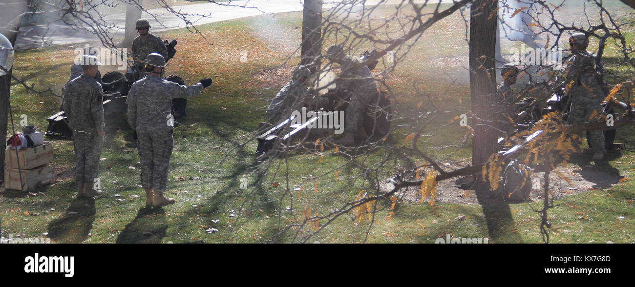 Die Universität von Utah bewirtet seine jährliche Veterans Day tribute Nov. 11, 2013. Veranstaltungen inklusive einem Panel über Frauen in bekämpfen; eine Preisverleihung für die Student Veteran des Jahres; Anerkennung für 11 Veteranen aus dem Zweiten Weltkrieg, Korea, und Vietnam; und ein Mittagessen diese Veteranen zu ehren und zu danken, Anhänger der Arbeitgeber Unterstützung des Schutzes und der Reserve. Stockfoto