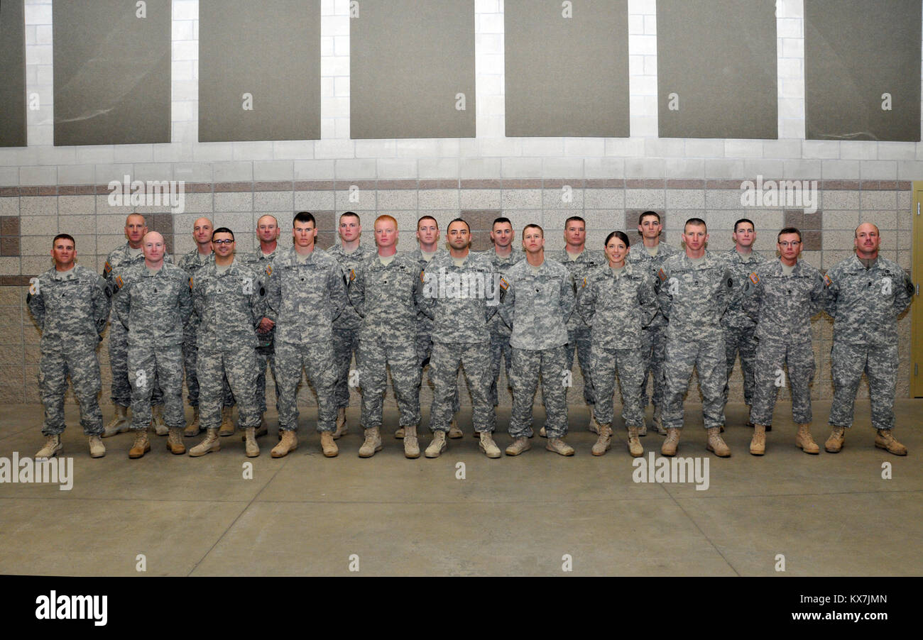 Fotos von Air Force Staff Sgt. Annie Edwards Foto: Utah Wettbewerber während der Utah Army National Guard besten Krieger Wettbewerb April 3-5 im Camp Williams, Utah statt fotografiert. DRAPER, Utah - Drei servicemembers herrschte während der Utah Army National Guard besten Krieger Wettbewerb im Camp Williams April 3-5 durchgeführt. Zwei wird den Staat im Mai im regionalen Wettbewerb. Spc. Alex Davis, Charlie Company, 142 Military Intelligence Battalion; Staff Sgt. Devin Jameson und 1 Sgt. Daniel Fellingham, sowohl von der 640th Regional Training Institut, wurden im c ausgewählt Stockfoto