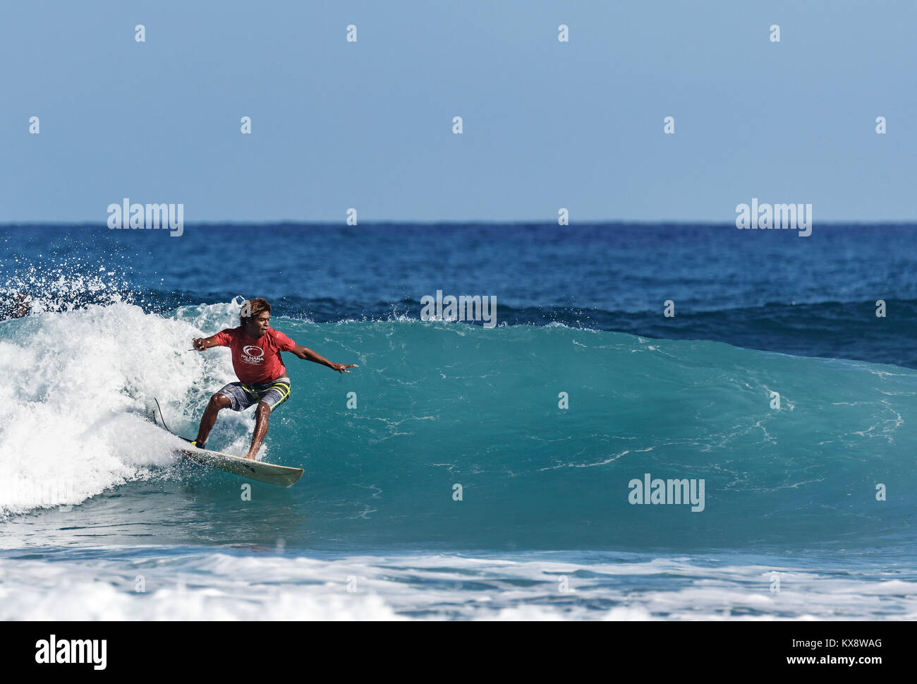 Professionelle Surfer, Surfen eine Welle. Wasser Sport. Atlantischen Ozean Dominikanische Republik. 29.12.2016. Stockfoto