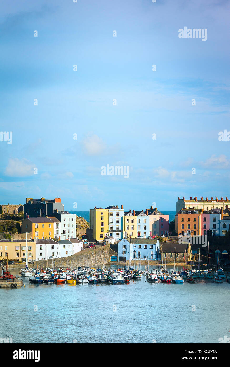 Flut in Tenby North Beach und dem Hafen in Dyfed South Wales UK Stockfoto