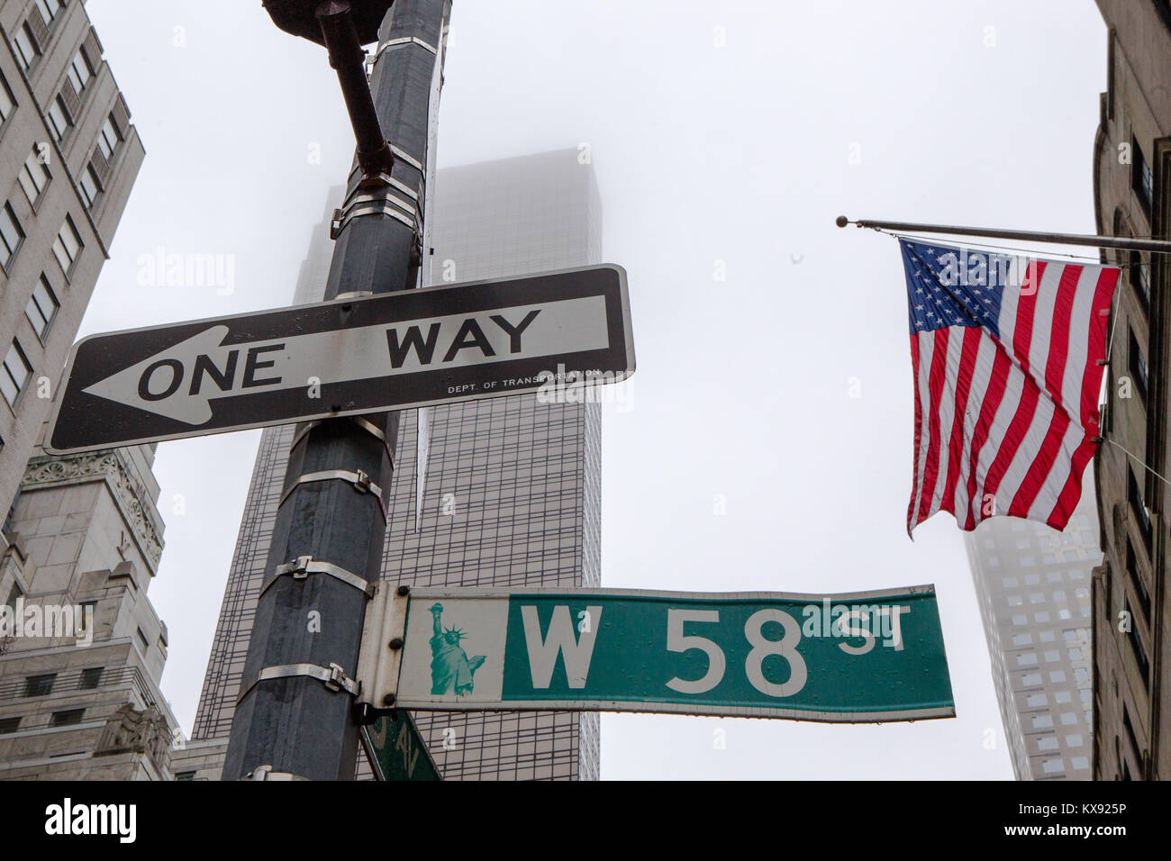 New York One Way Sign -Fotos Und -Bildmaterial In Hoher Auflösung – Alamy