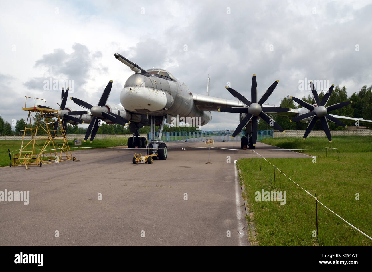Eine Tupolew Tu-95 "Bear" Long range Bomber auf Anzeige im Museum Monino. Stockfoto