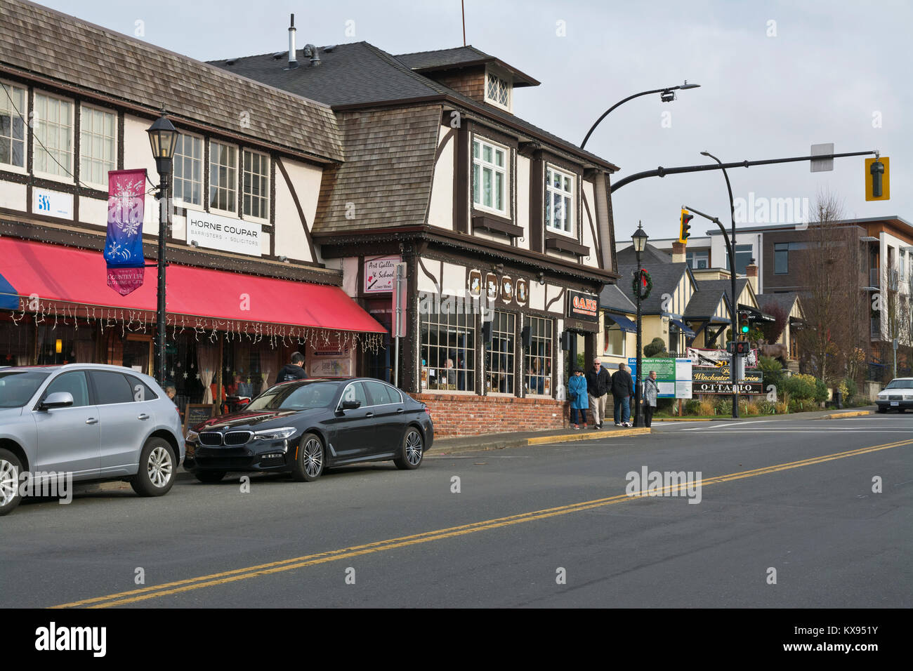 Hauptstraße im Bezirk Oak Bay, Teil von Greater Victoria, British Columbia, Kanada im Winter Stockfoto