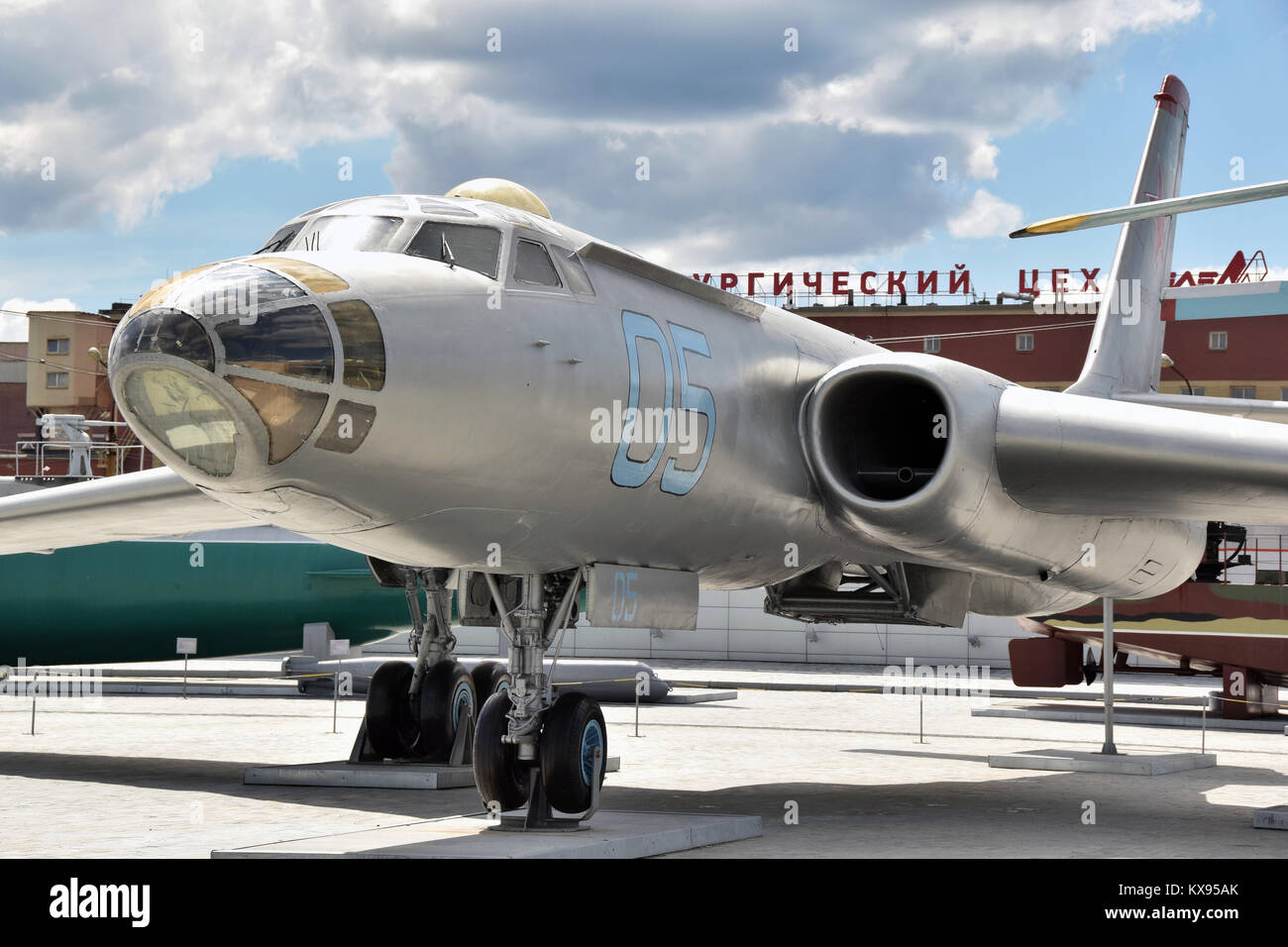 Eine Tupolew Tu-16-Bomber mit großer Reichweite, die in der ''Kampf Herrlichkeit des Ural'' Museum, nördlich von Jekaterinburg. Stockfoto