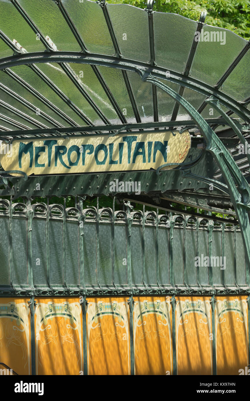 Eine der ursprünglichen Eingänge in die Metro, ca. 1900, Porte Dauphine, Paris, Frankreich Stockfoto