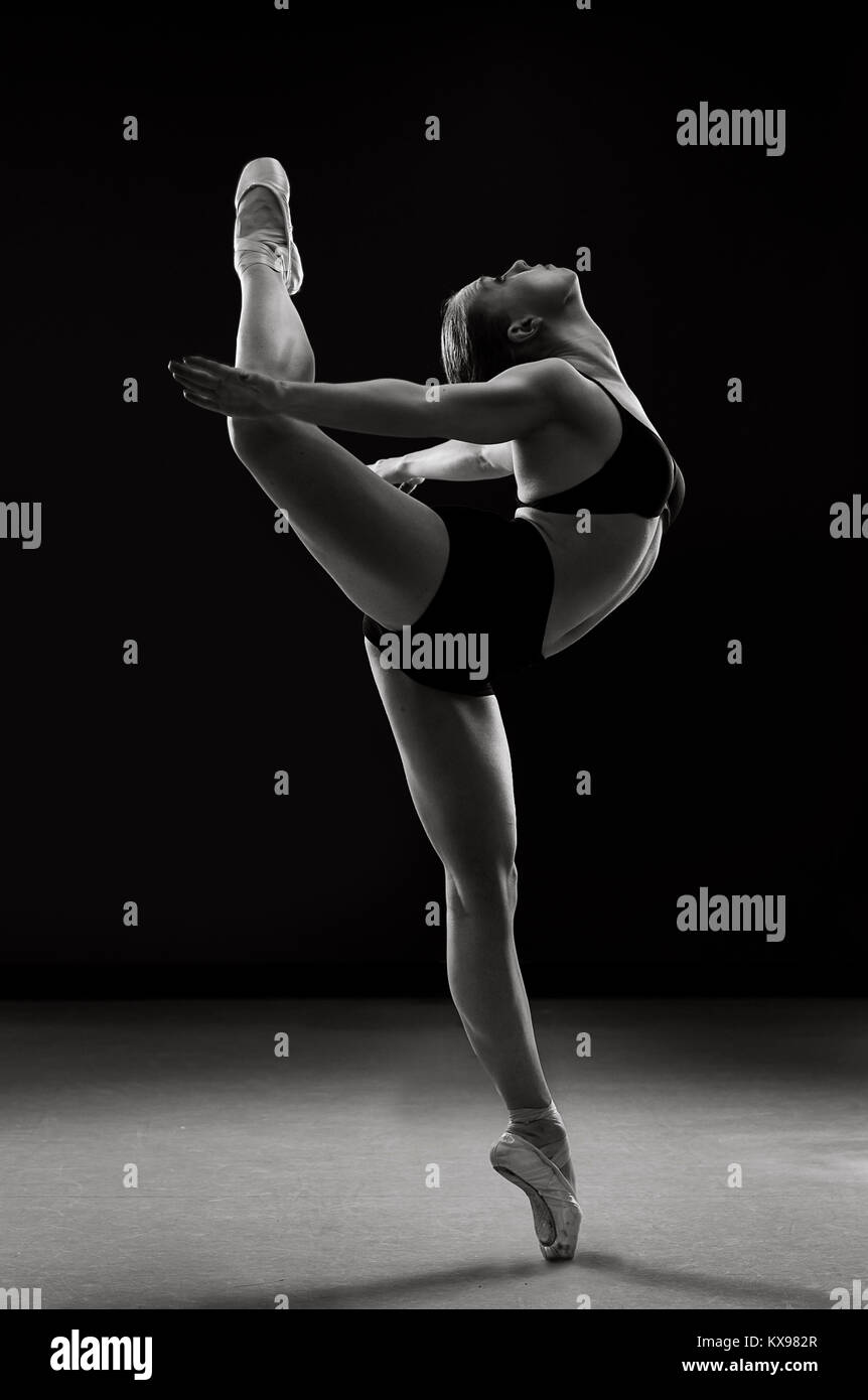 Junge weibliche Ballerina tanzen Ballett Stockfoto