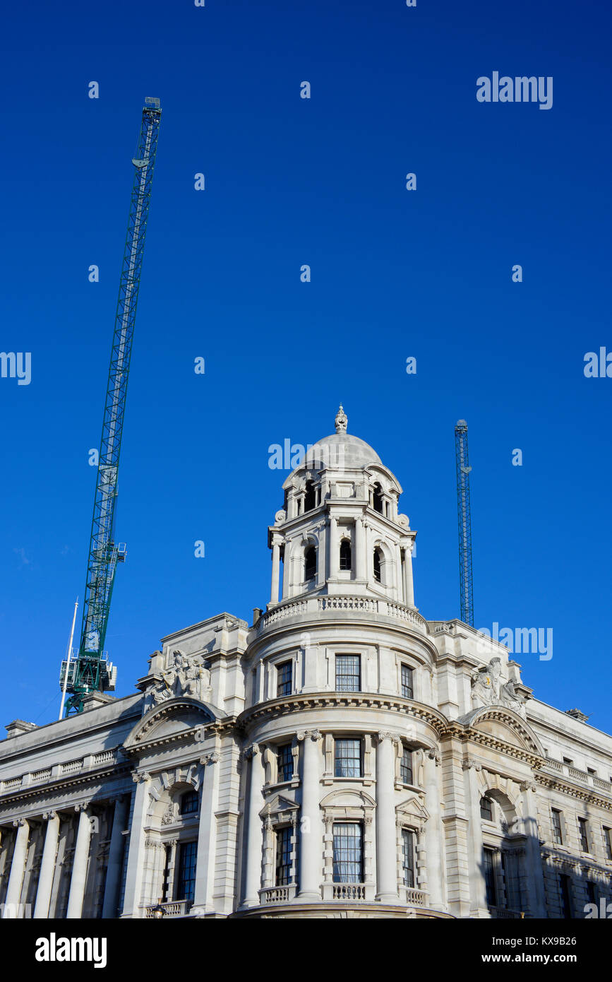 Alte Bürogebäude London Sanierung zu Luxus Hotel & Residence von Raffles erste Eigenschaft des Konzerns in Großbritannien betrieben. Baukräne Stockfoto