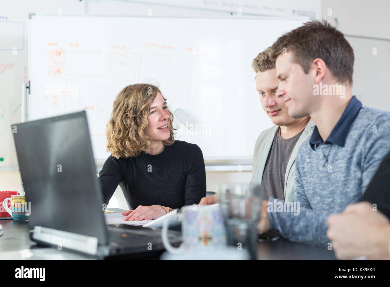Entspannte IT Business Startup Unternehmen Team Meeting. Stockfoto