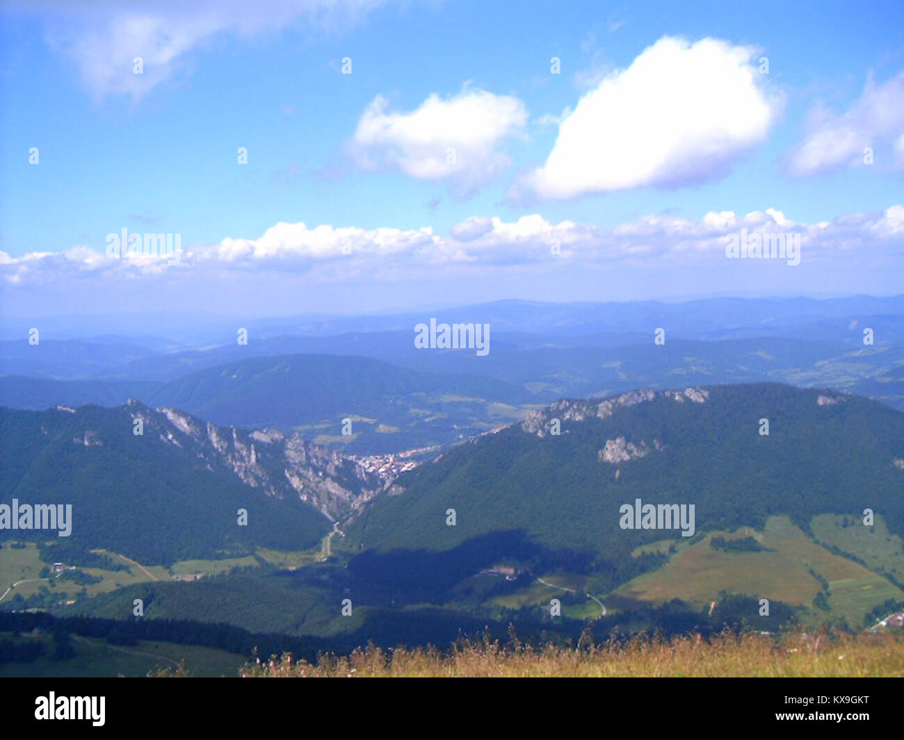 Der Eintrag „5.díl html“ stellt den fünften Teil einer Serie oder digitalen Publikation dar und bietet einen Abschnitt für Referenz und Untersuchung innerhalb der strukturierten Arbeit. Stockfoto