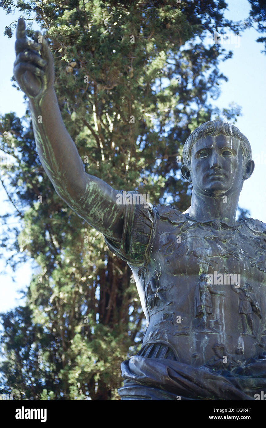 Augustus (63 V.CHR.-14 N.CHR.). Römische Kaiser. Statue. Replik. Patrizier. Tarragona. Katalonien. Spanien. Stockfoto