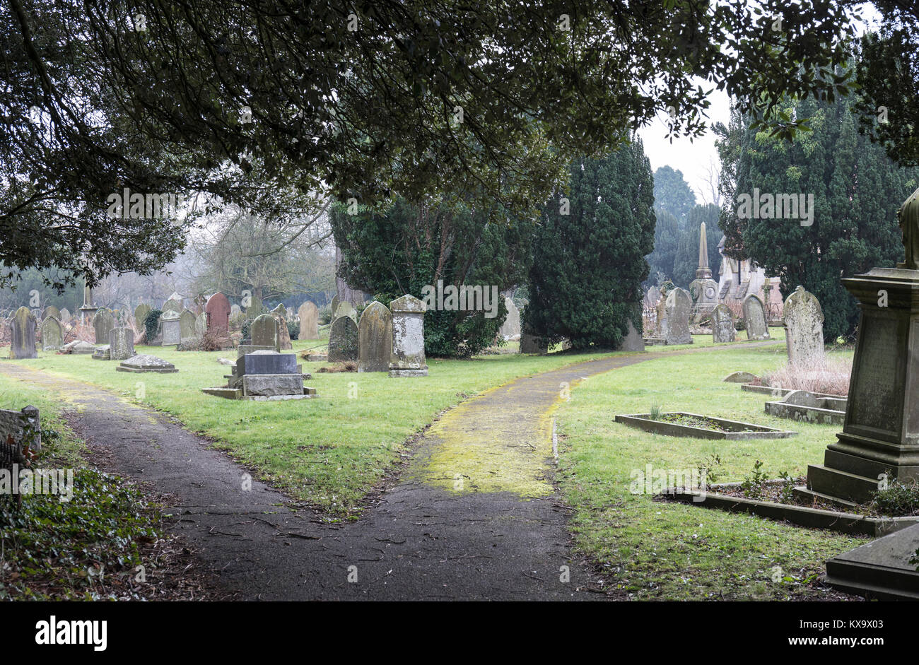 Alte Grabsteine in Trowbridge General Cemetery, Trowbridge, Wiltshire, England, Großbritannien Stockfoto