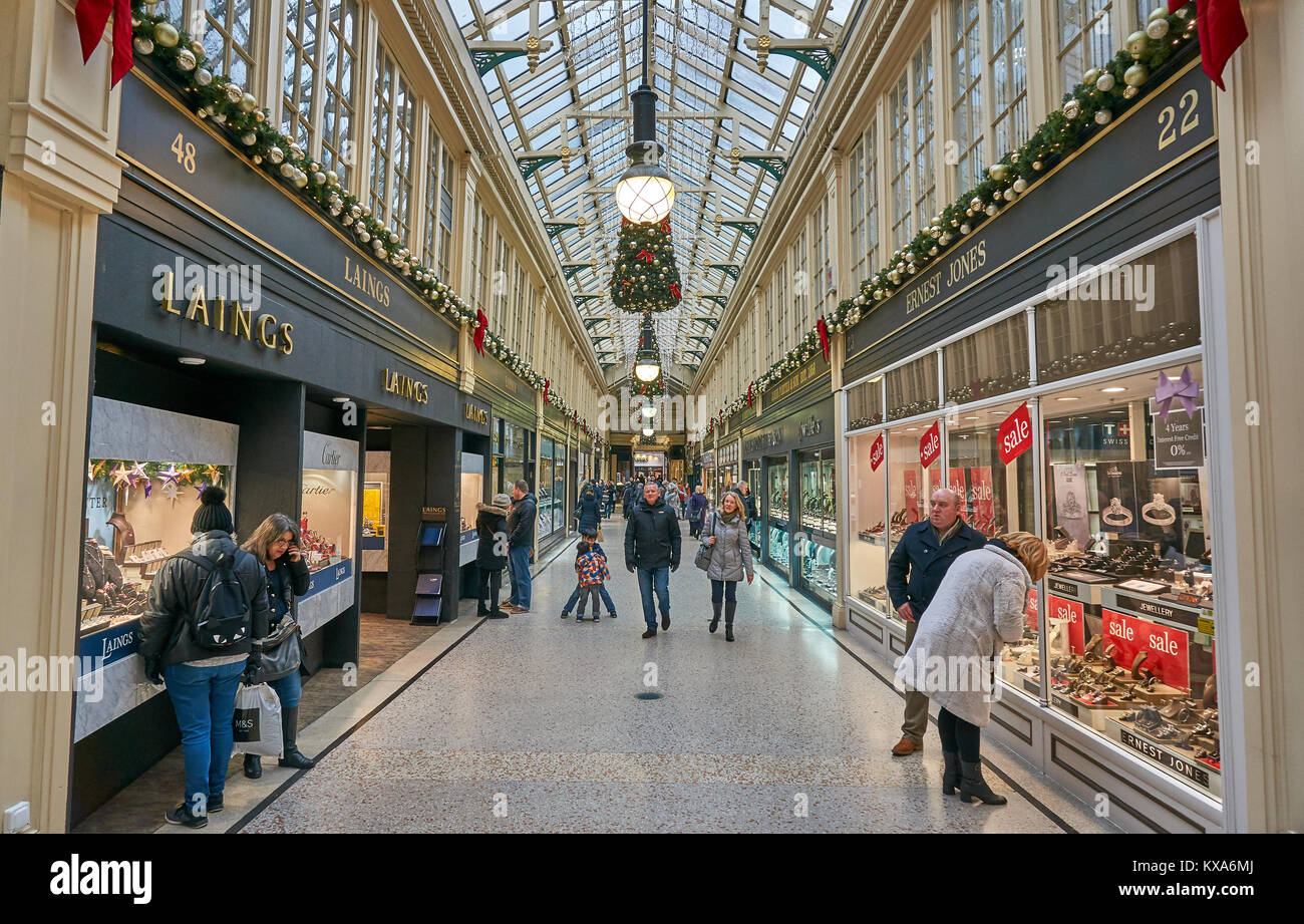 Argyll Arcade in Glasgow, Schottland, die größte Konzentration von Diamant- und Luxusuhren Geschäfte in Schottland. Stockfoto