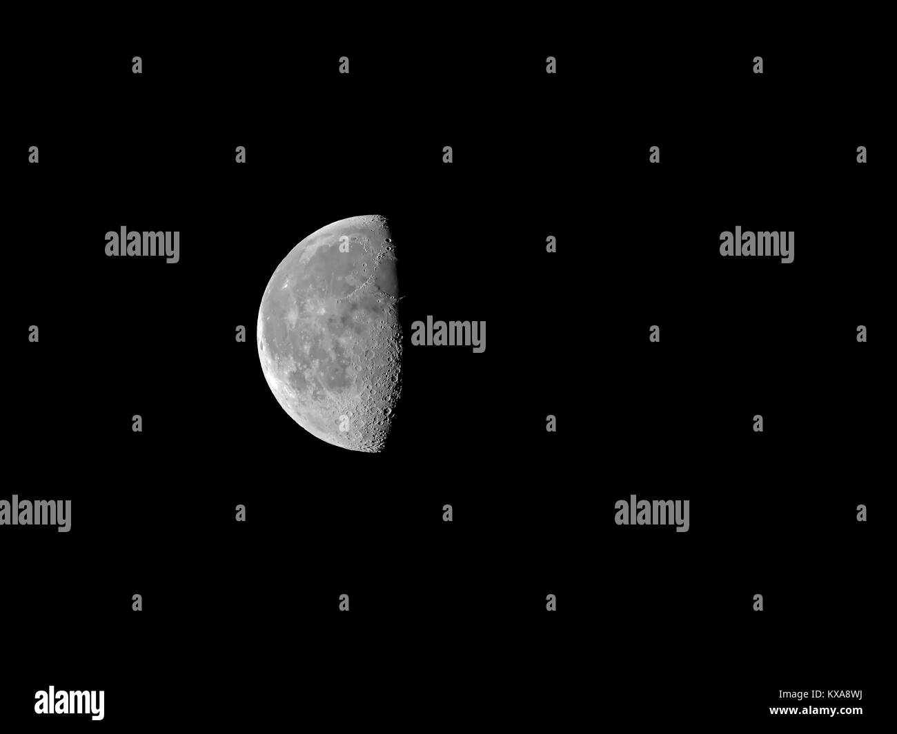 Half Moon und Krater details mit dunklen Raum rechts Stockfoto