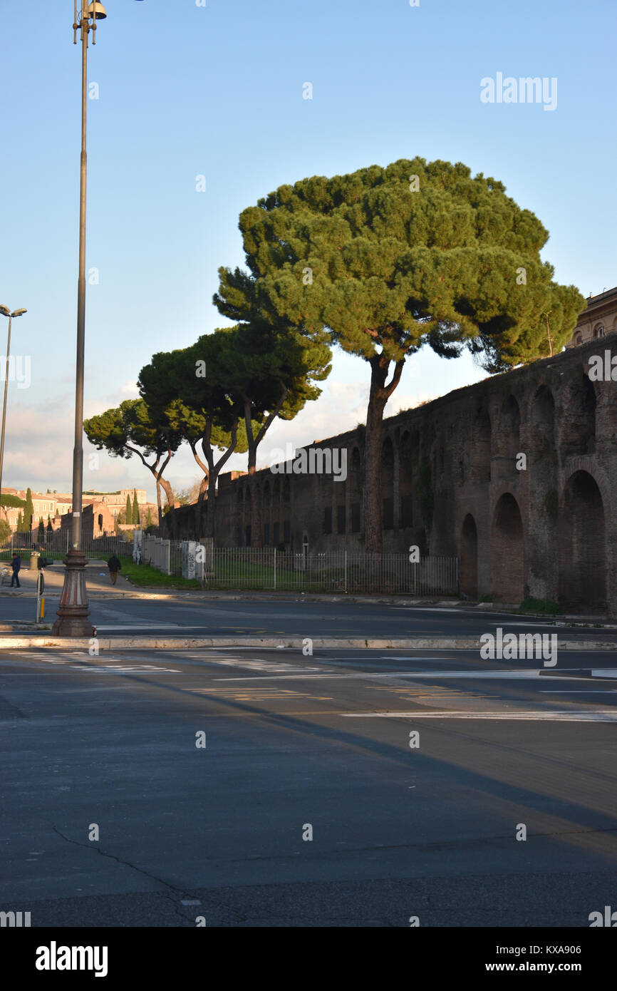 24. November 2017. Aurelianische Mauern, Rom, Italien. Stockfoto