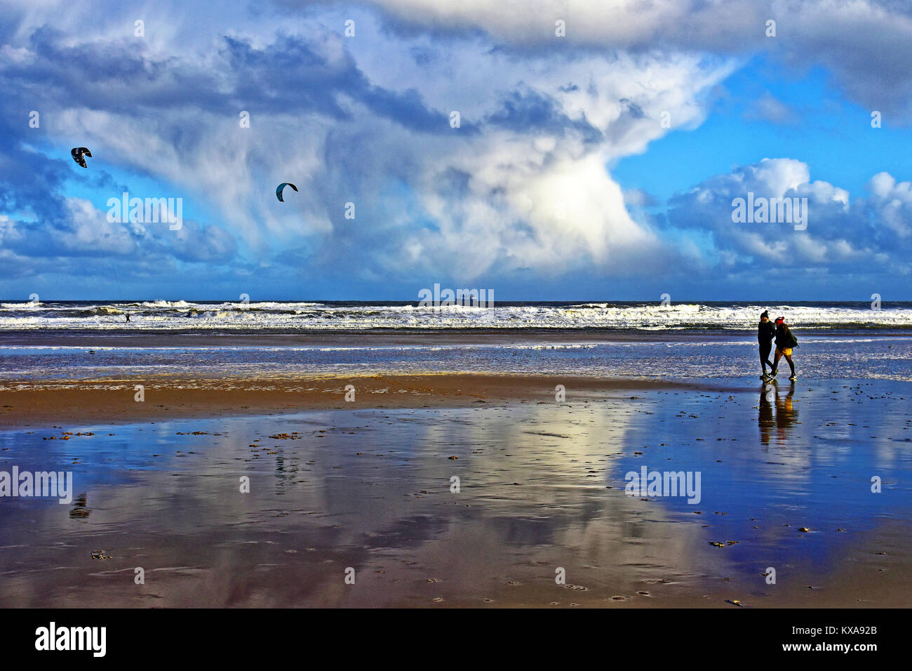 Kitesurfen mit östlicher Gale aus Tynemouth langen Sande Stockfoto