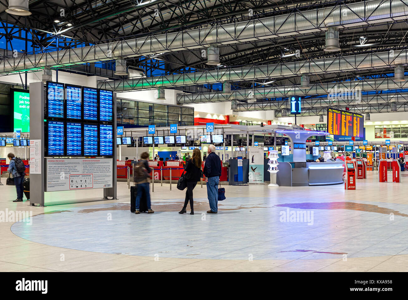 Prag, tschechische Republik - 23. SEPTEMBER 2015: Deturpare Bereich von Vaclav Havel, früher bekannt als Flughafen Ruzyne - Internationaler Flughafen von Prag. Stockfoto