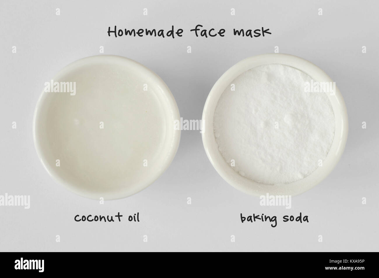 Hausgemachte Gesichtsmaske aus Kokosöl und Natron - Weißer Hintergrund  Stockfotografie - Alamy