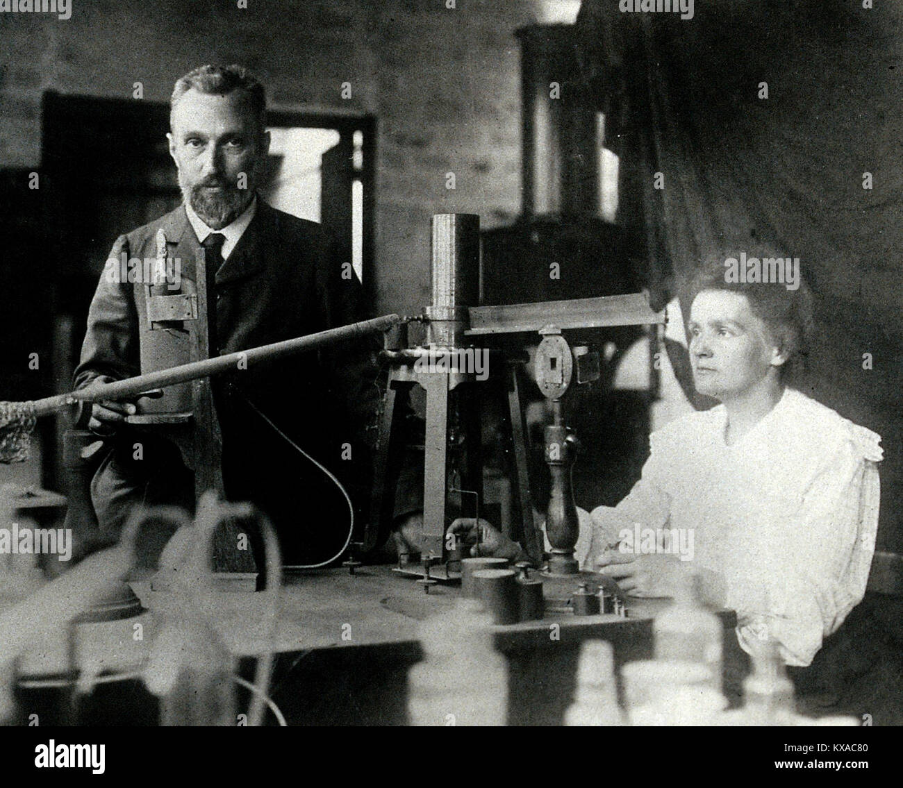 Pierre und Marie Curie im Labor Pierre Curie, französischer Physiker und seine Frau, Marie Skłodowska-Curie, Marie Curie Stockfoto