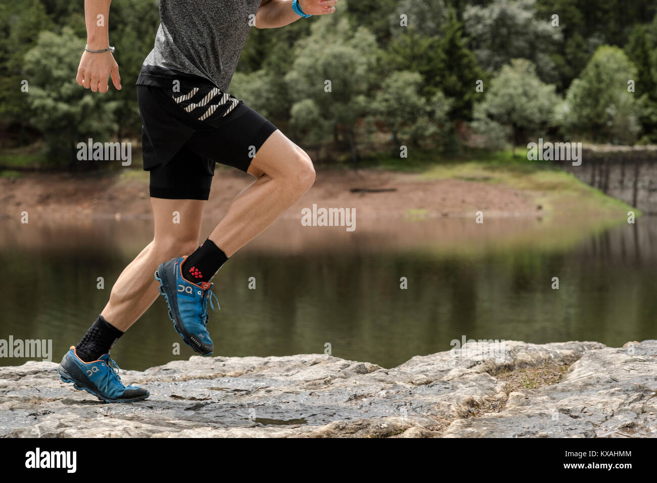 Niedrige Abschnitt des Menschen Trail entlang Rancho Santa Elena Lakeshore, Hidalgo, Mexiko Stockfoto