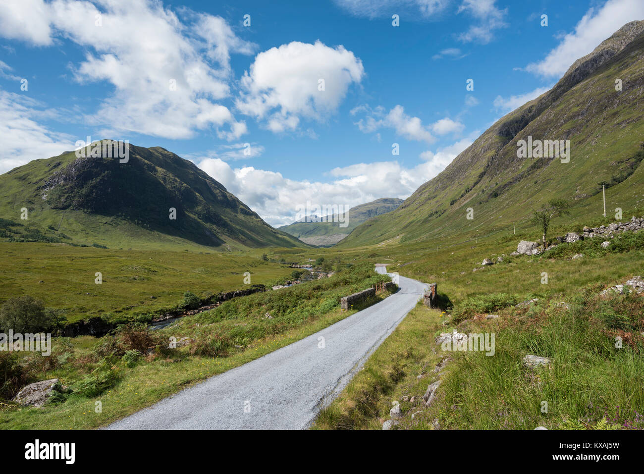 1-spurige Straße, Highlands, Schottland, Großbritannien Stockfoto