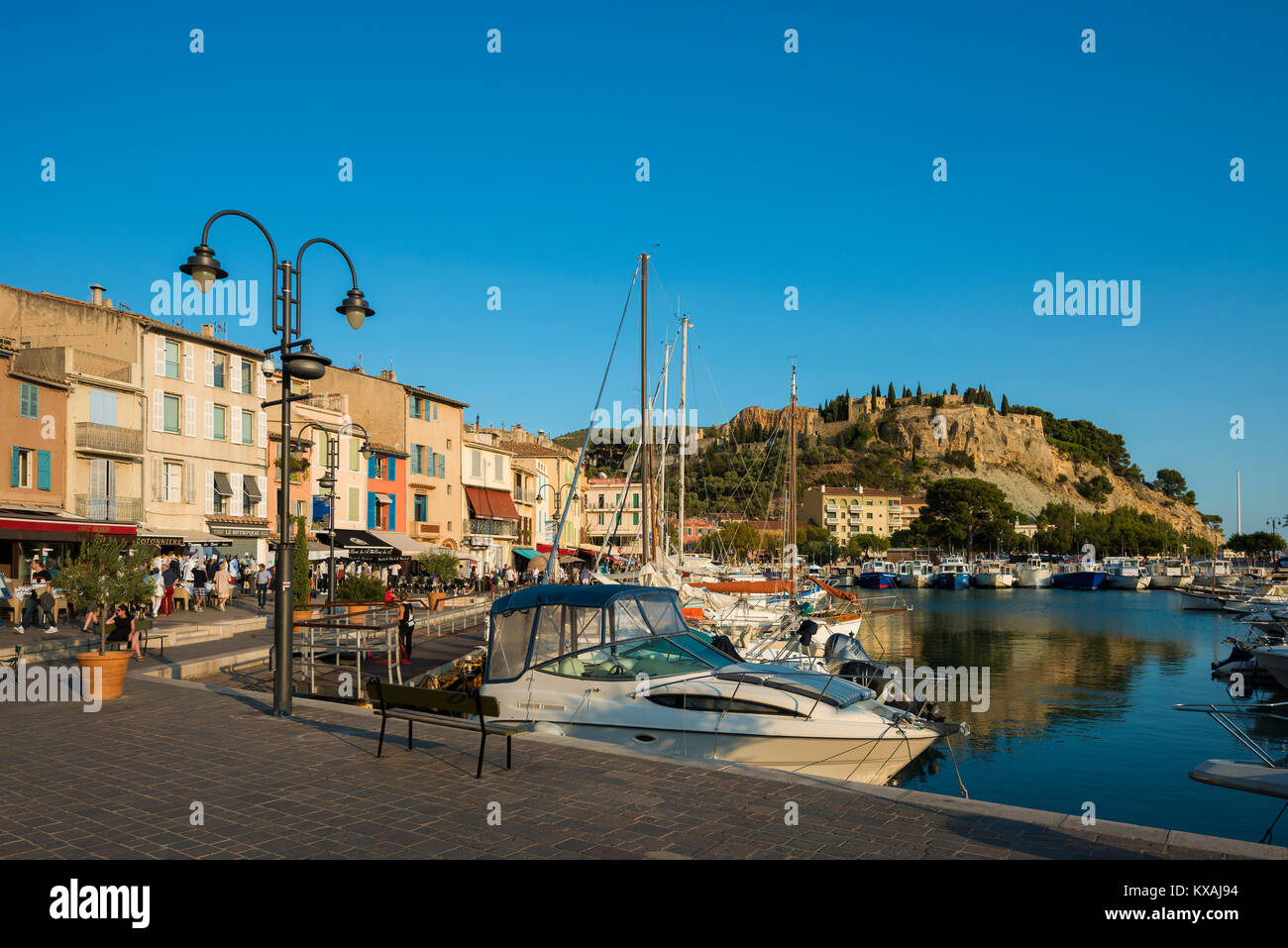 Hafenpromenade, Cassis, Bouches-du-Rhône der Region Provence-Alpes-Côte d'Azur, Südfrankreich, Frankreich Stockfoto