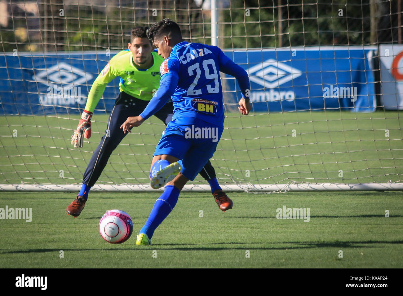 Belo Horizonte, Brasilien. 08 Jan, 2018. Lucas Romero und Lucas França während Cruzeiro Ausbildung, bei Toca da RAPOSA II gehalten, Belo Horizonte, MG. Credit: Dudu Macedo/FotoArena/Alamy leben Nachrichten Stockfoto