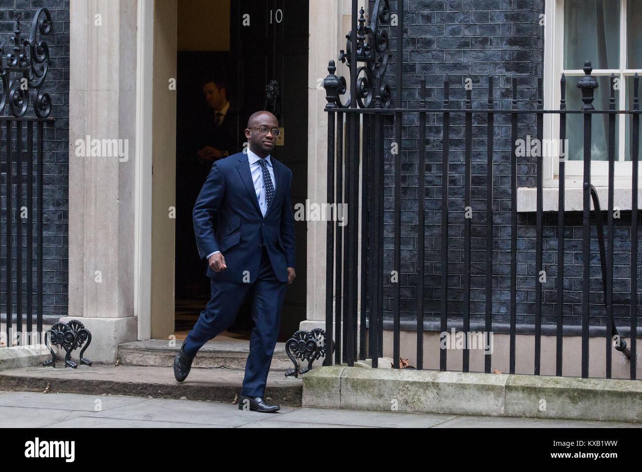 London, Großbritannien. 9. Januar, 2018. Sam Gyimah MP Blätter 10 Downing Street nach wie Universitäten Minister während der Umgruppierung des Junior Minister von Premierminister Theresa May ernannt. Credit: Mark Kerrison/Alamy leben Nachrichten Stockfoto