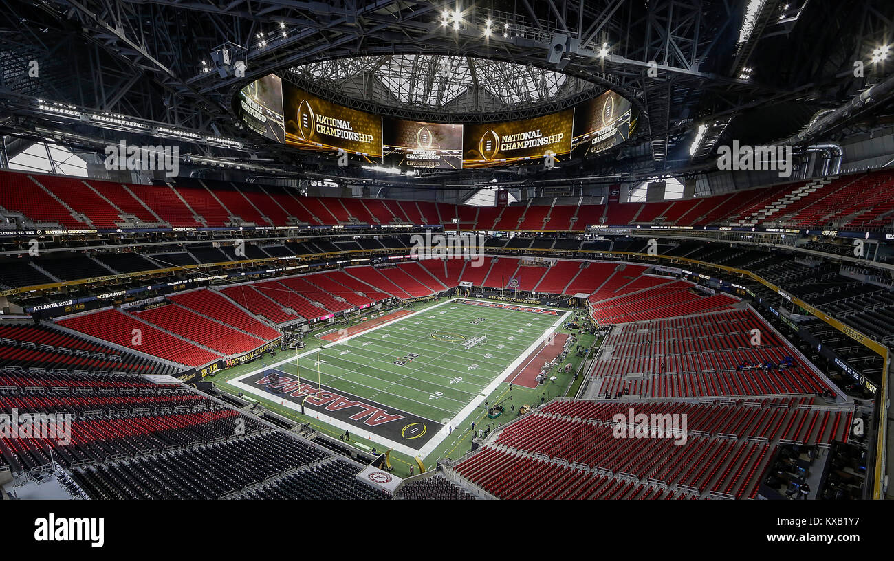 Atlanta, GA, USA. 8 Jan, 2018. Die Mercedes-Benz-Stadion ist für die 2018 NCAA National Championship Game zwischen der Universität von Georgia Bulldogs und der Universität von Alabama Crimson Tide bei Mercedes-Benz-Stadion in Atlanta, GA. Justin Cooper/CSM/Alamy leben Nachrichten Stockfoto