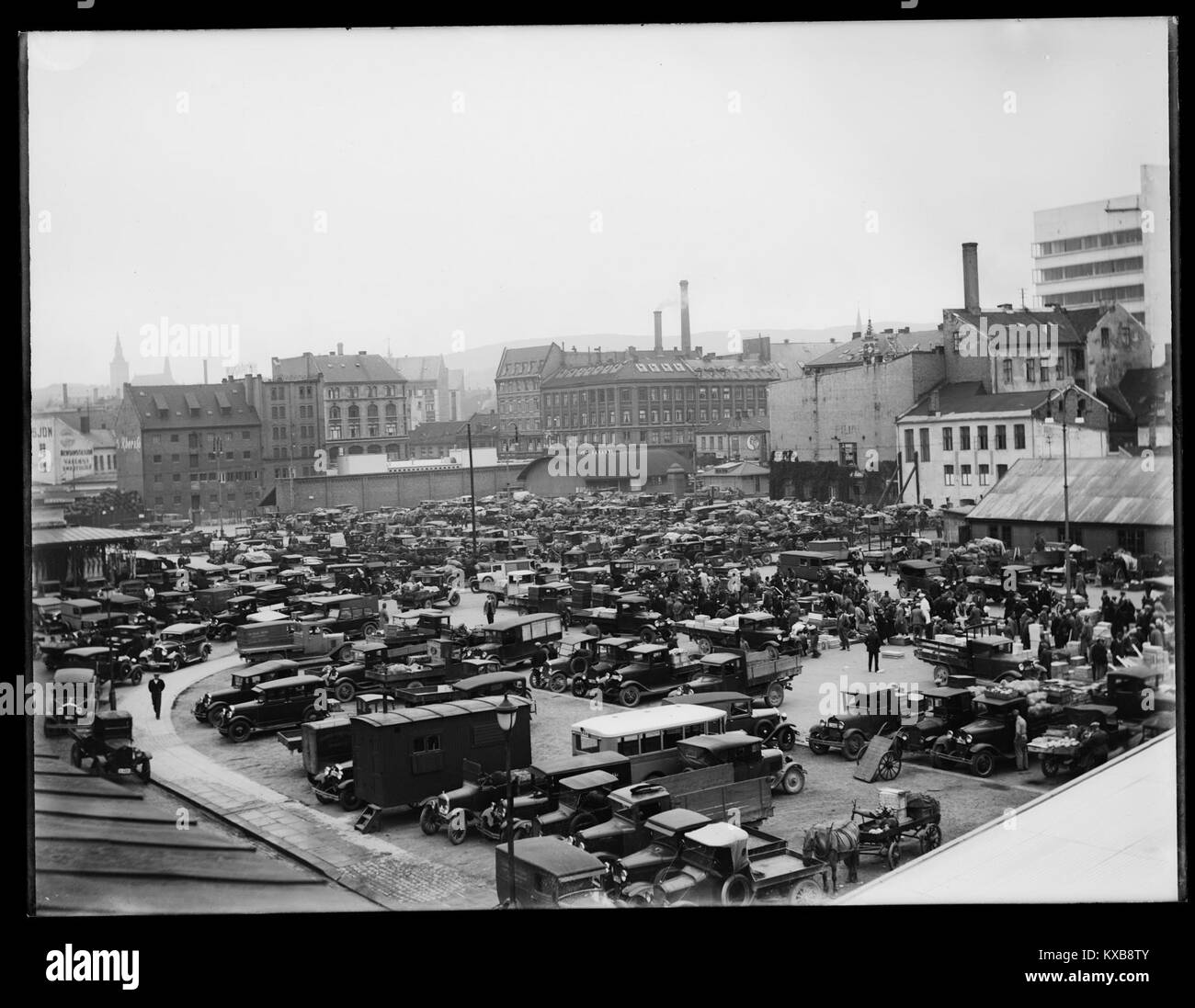 Grönlands Torv in Oslo, Norwegen, ist ein zentraler Platz, der für seine historische und kulturelle Bedeutung bekannt ist. Der Torvdirektør (Market Director) kann in Bezug auf seine wirtschaftliche Vergangenheit erwähnt werden. Stockfoto