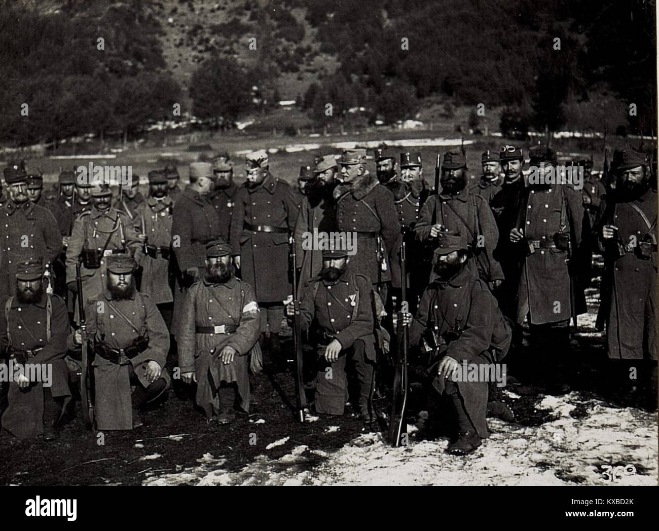 Dieses Foto, aufgenommen am 3. November 1916 in Lienz, Österreich, zeigt General Josef von Roth mit Tiroler Standschützen-Einheiten während des Ersten Weltkrieges, was die militärische Organisation innerhalb der österreichisch-ungarischen Armee widerspiegelt. Stockfoto
