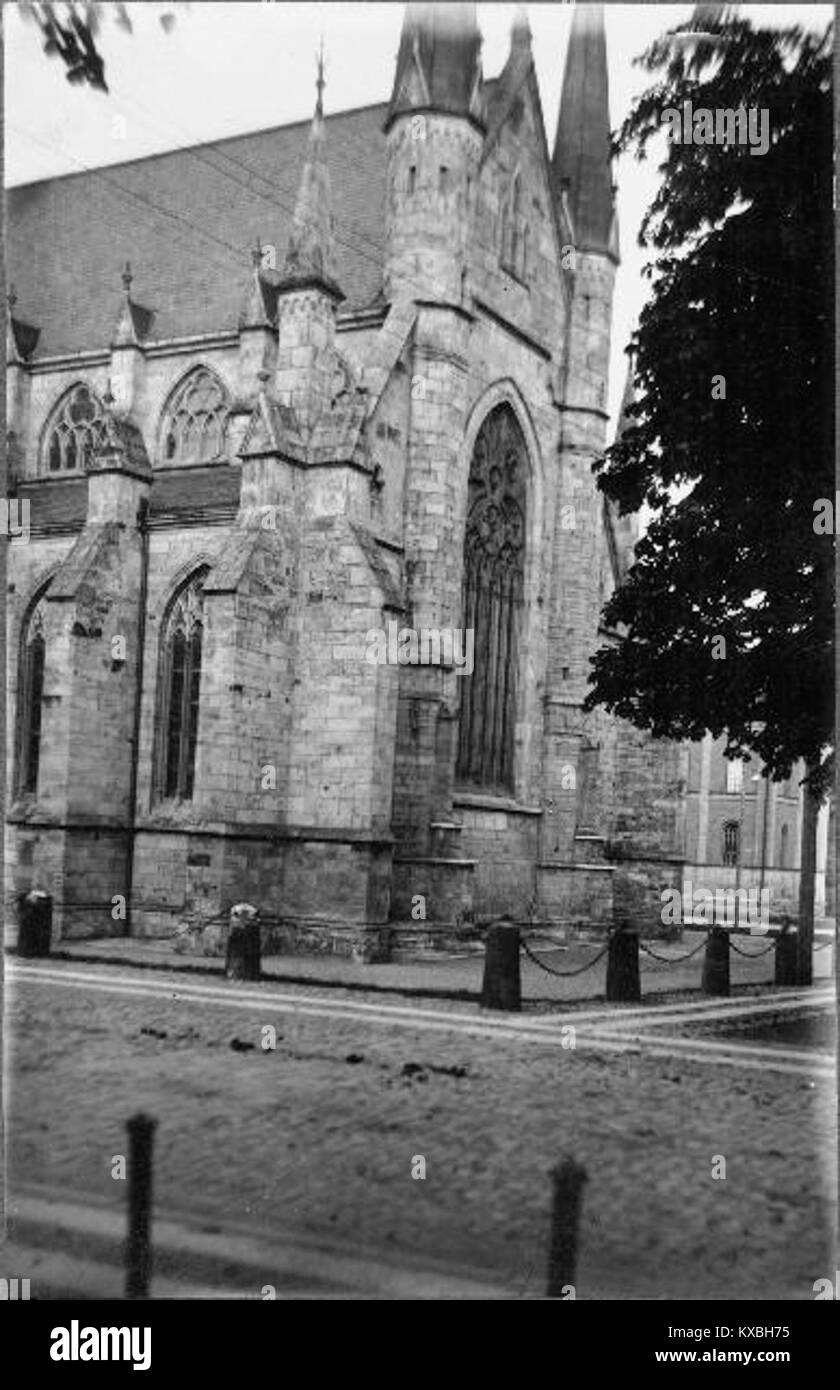 Die Kathedrale von Skara in Skara, Schweden, ist Sitz der Diözese Skara. Ihr ältester Teil, eine Krypta aus dem 11. Jahrhundert, ist unter gotischen Bauten aus dem 13. Und 14. Jahrhundert aus Sandstein erhalten. Stockfoto