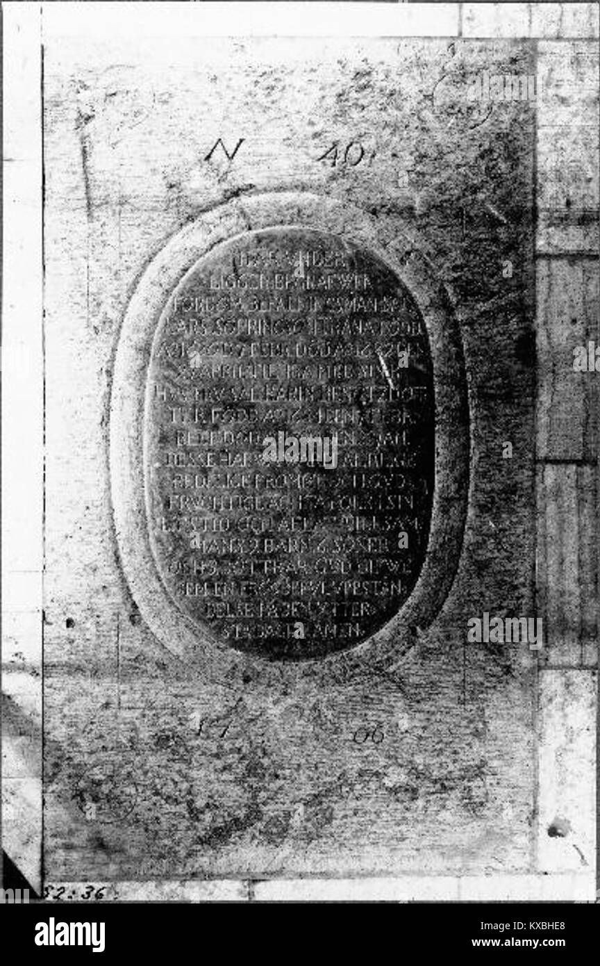 Die Kathedrale im Zentrum von Skara, Schweden, bekannt als Skara domkyrka (der Heiligen Maria geweiht), stammt aus dem 11. Jahrhundert. Das heutige gotische Erscheinungsbild entwickelte sich im 13. Und 14. Jahrhundert und umfasst eine mittelalterliche Krypta und Buntglasfenster von Bo Beskow. Stockfoto