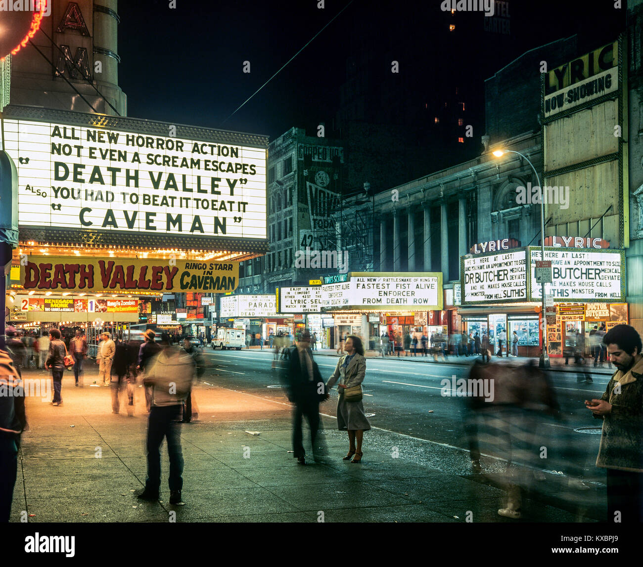 New York 1980s, Kinos, Menschen, 42. Straße, Nacht, Manhattan, New York City, NY, NYC, USA, Stockfoto