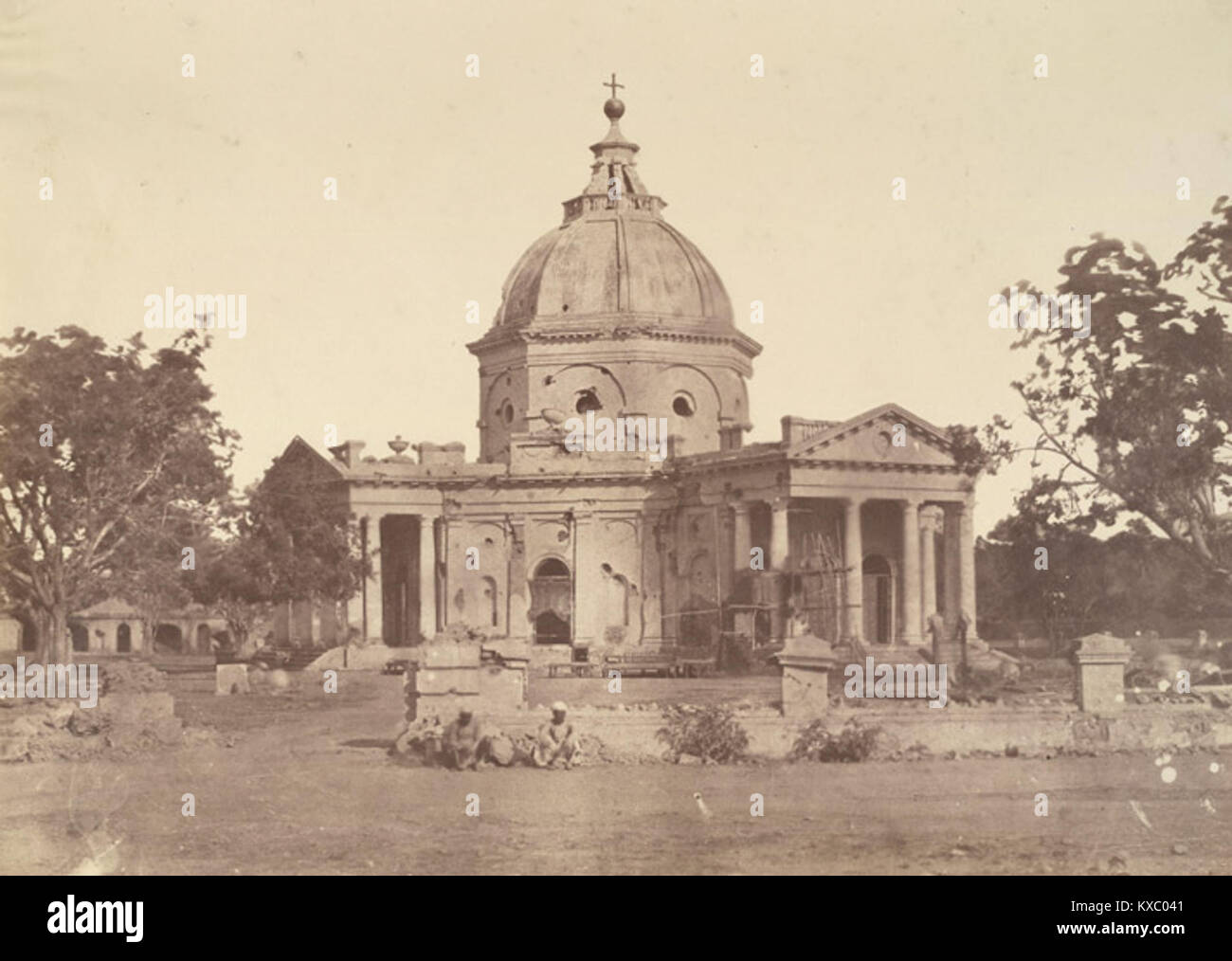 Eine historische Fotografie der St. James’ Church in Delhi, Indien, aufgenommen 1858. Das Bild zeigt das Kuppeldach der Kirche und das architektonische Design aus der Kolonialzeit, das eine der ältesten anglikanischen Kirchen in Delhi darstellt, die unter britischer Herrschaft erbaut wurden. Stockfoto