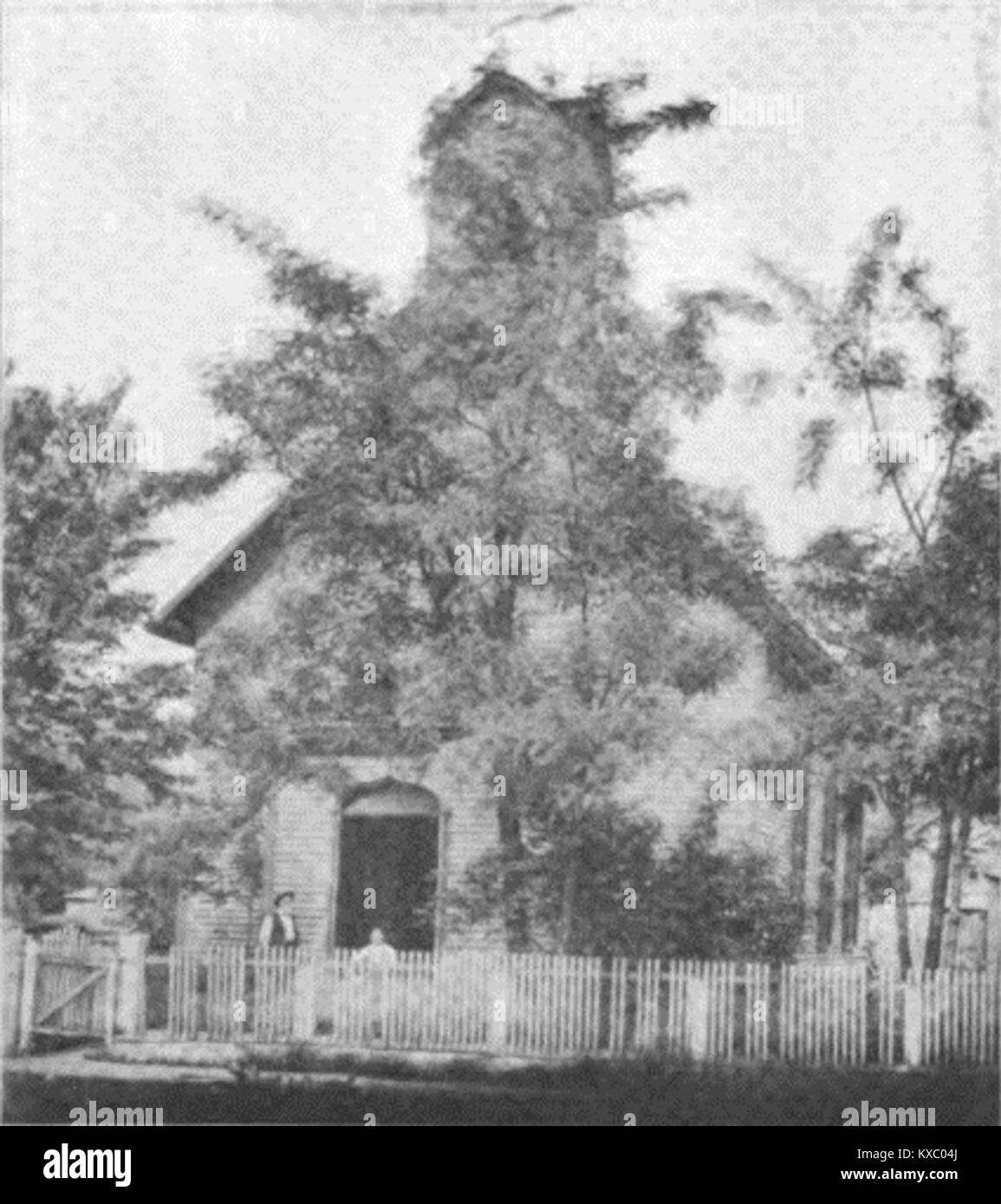 Die St. John's Episcopal Church in Ripley, West Virginia, repräsentiert die amerikanische religiöse Architektur des 19. Jahrhunderts. Das Gebäude spiegelt die bischöflichen Traditionen und die Kulturgeschichte der lokalen Gemeinde wider. Stockfoto
