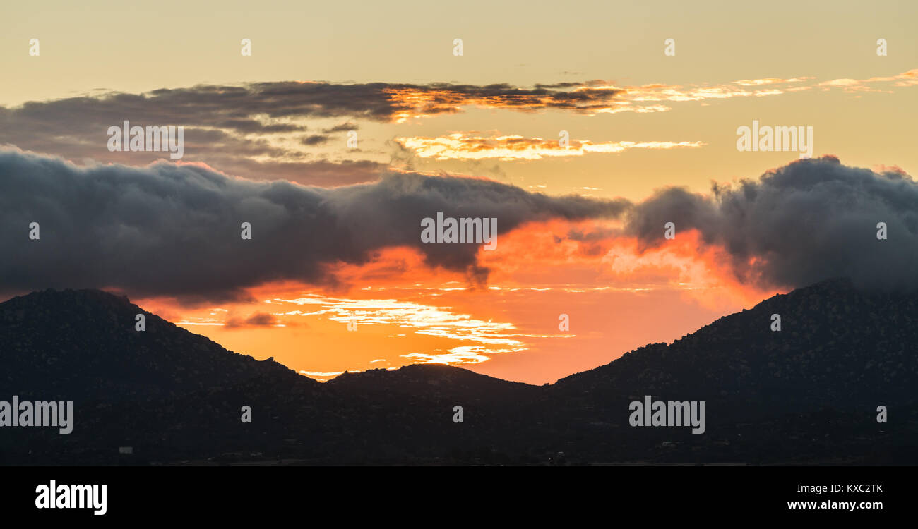 Brillante Sonnenuntergang in der Nähe von Ramona in Kalifornien Stockfoto