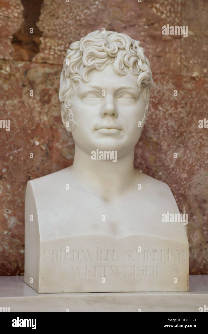 Der deutsche Philosoph Friedrich Wilhelm Joseph Schelling. Marmorbüste von deutschen Bildhauers Arnold Hermann Lossow (1859) nach deutschen Bildhauers Christian Friedrich Tieck (1809) auf der Anzeige in der Halle des Ruhmes in der Gedenkstätte Walhalla bei Regensburg in Bayern, Deutschland. Stockfoto