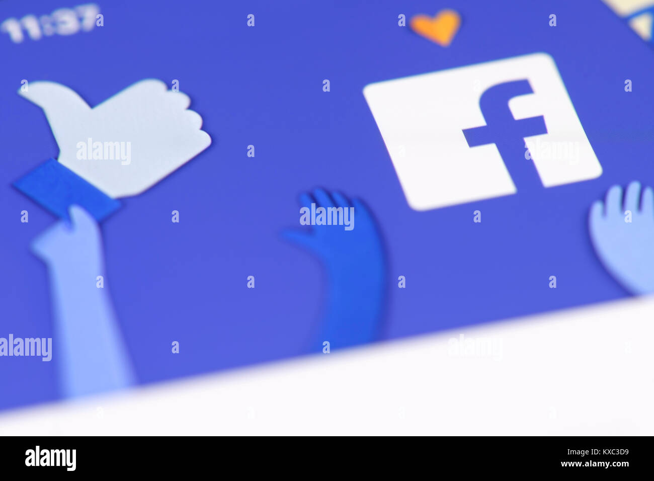 Facebook App Vorderseite Logo auf dem Bildschirm des mobilen Geräts Stockfoto