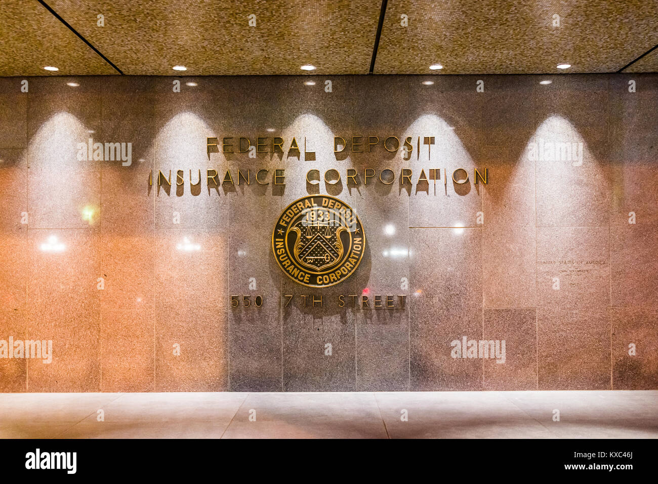 Washington DC, USA - Dezember 28, 2017: FDIC United States Federal Deposit Insurance Corporation Zeichen an der Wand von Gebäude mit Logo auf der 17th Street in Stockfoto