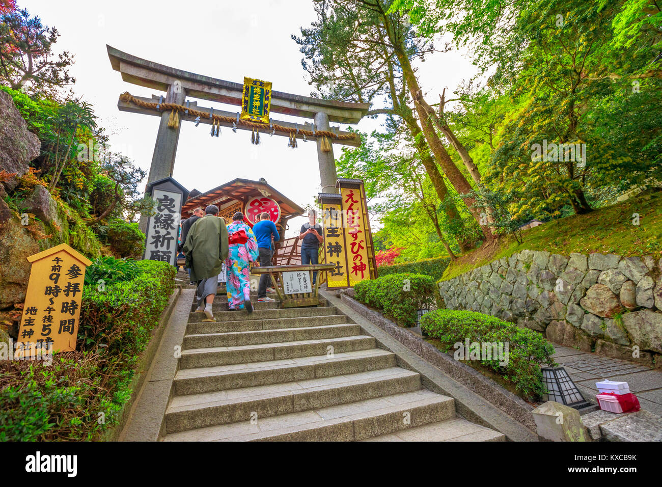 Torii des Jishu-jinja Stockfoto