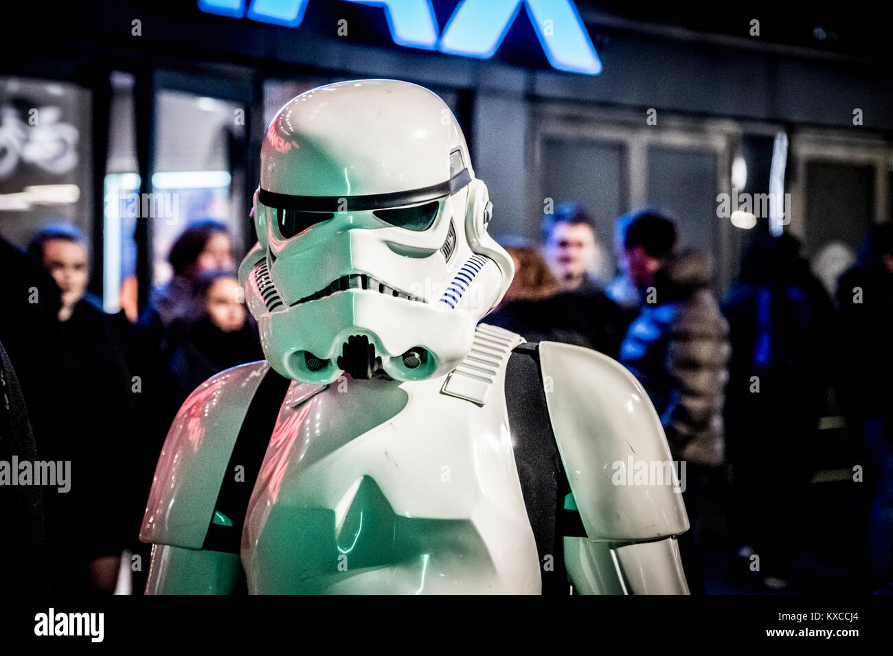 Kopenhagen, Dänemark - 15. Dezember 2017. Star Wars cosplayer Line up für die Premiere der Star Wars - Der letzte Jedi Film im Cinemaxx Kino am Fisketorvet in Kopenhagen. Hier ein Storm Trooper posiert. Stockfoto