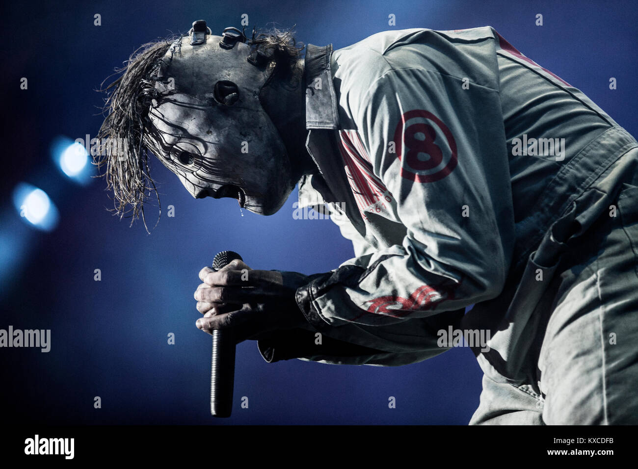 Die amerikanische Heavy Band Slipknot führt live Konzert beim Roskilde  Festival 2013. Die Band Sänger ist Corey Taylor ist maskiert und trägt ein  Overall. Dänemark 2013 Stockfotografie - Alamy