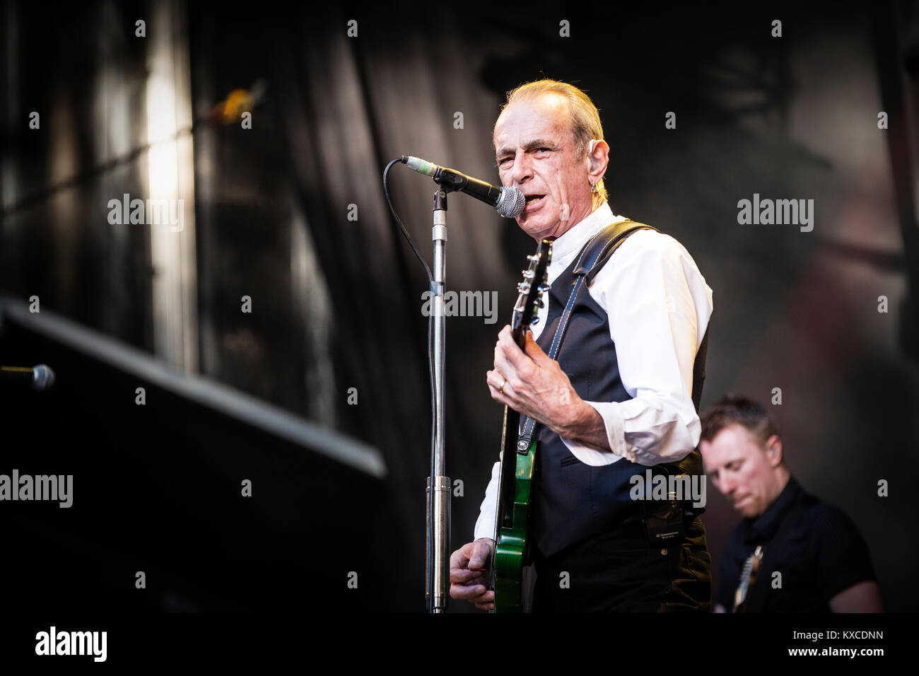 Dänemark, Skanderborg - August 10, 2017. Die englische Rockband Status Quo führt ein Live Konzert während der dänischen Musik Festival SmukFest 2017. Hier Sänger, Songwriter und Musiker Francis Rossi ist live auf der Bühne gesehen. Stockfoto