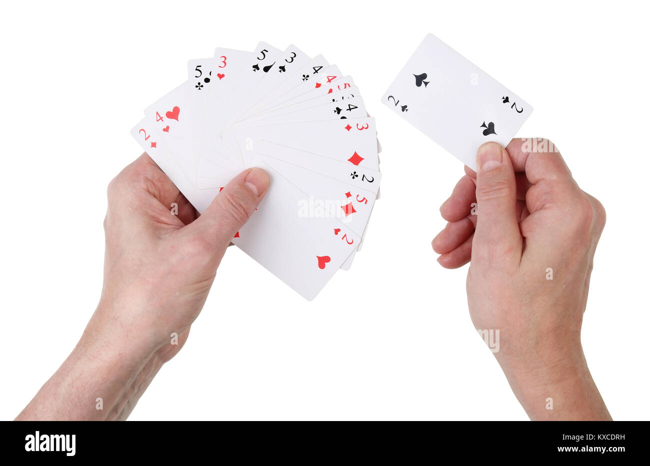 Erfolglose deal in ein Kartenspiel Konzept. Eine ältere männliche Spieler hält die kleinsten Karten zum Nennwert. Auf weiß mit patch Top View Studio isoliert Stockfoto