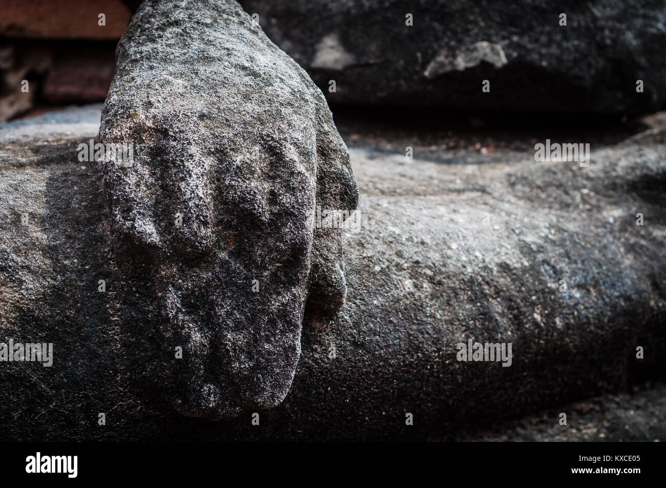 Schließen Sie bis zu Hand gebrochen und beschädigte Statue von Buddha in Ayutthaya Thailand Stockfoto Schließen Sie bis zu Hand gebrochen und beschädigte Statue von Buddha in Ayutthaya Thailand Stockfoto