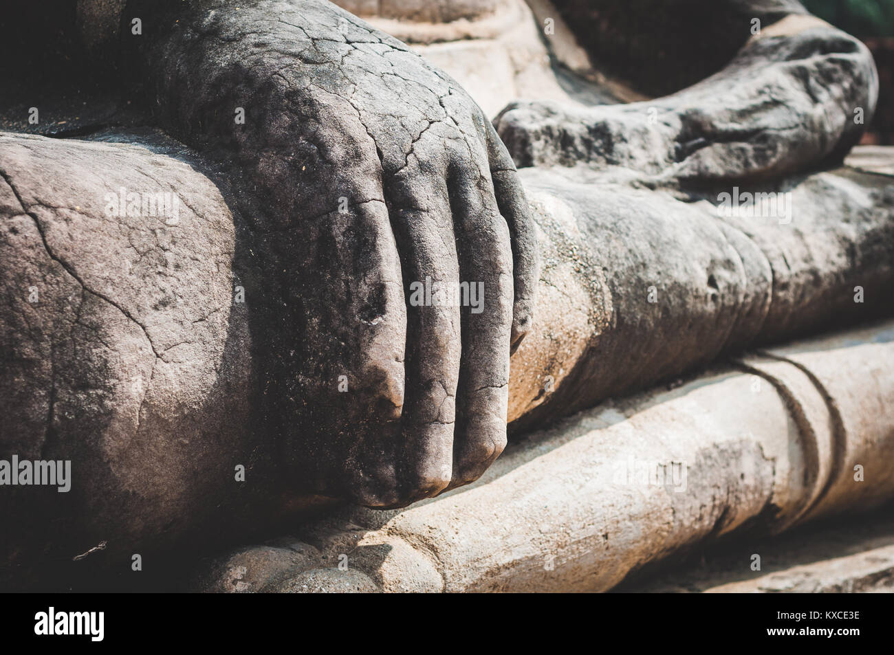 Schließen Sie bis zu Hand gebrochen und beschädigte Statue von Buddha in Ayutthaya Thailand Stockfoto Schließen Sie bis zu Hand gebrochen und beschädigte Statue von Buddha in Ayutthaya Thailand Stockfoto