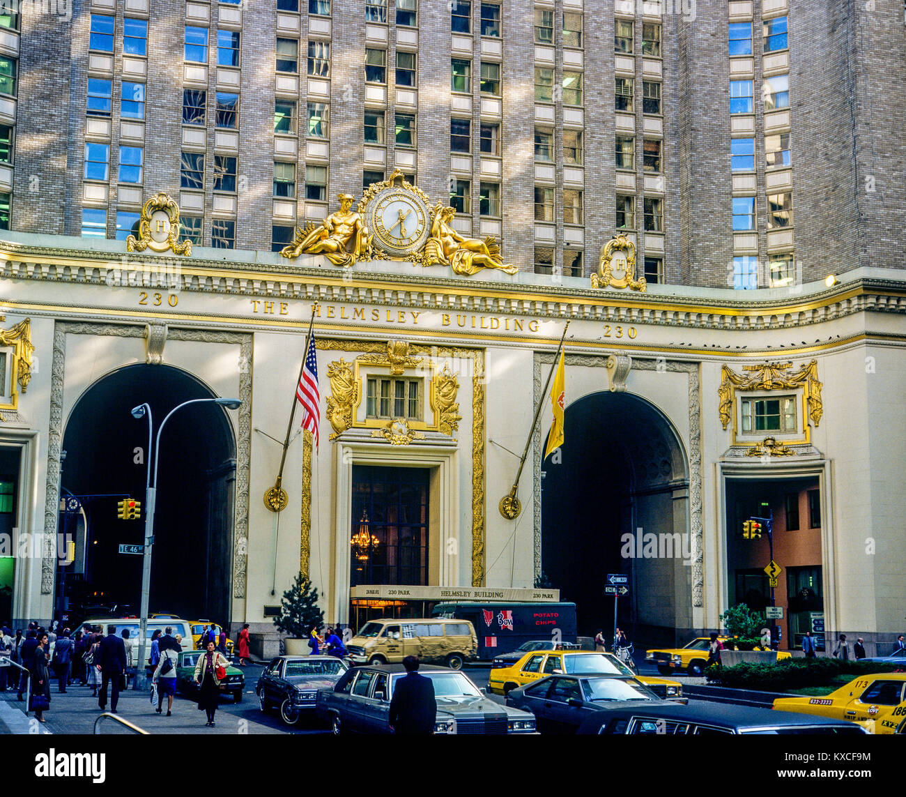 New York 1980s, das Helmsley-Gebäude, 230 Park Avenue, Fahrzeugverkehr, Manhattan, New York City, NY, NYC, USA, Stockfoto