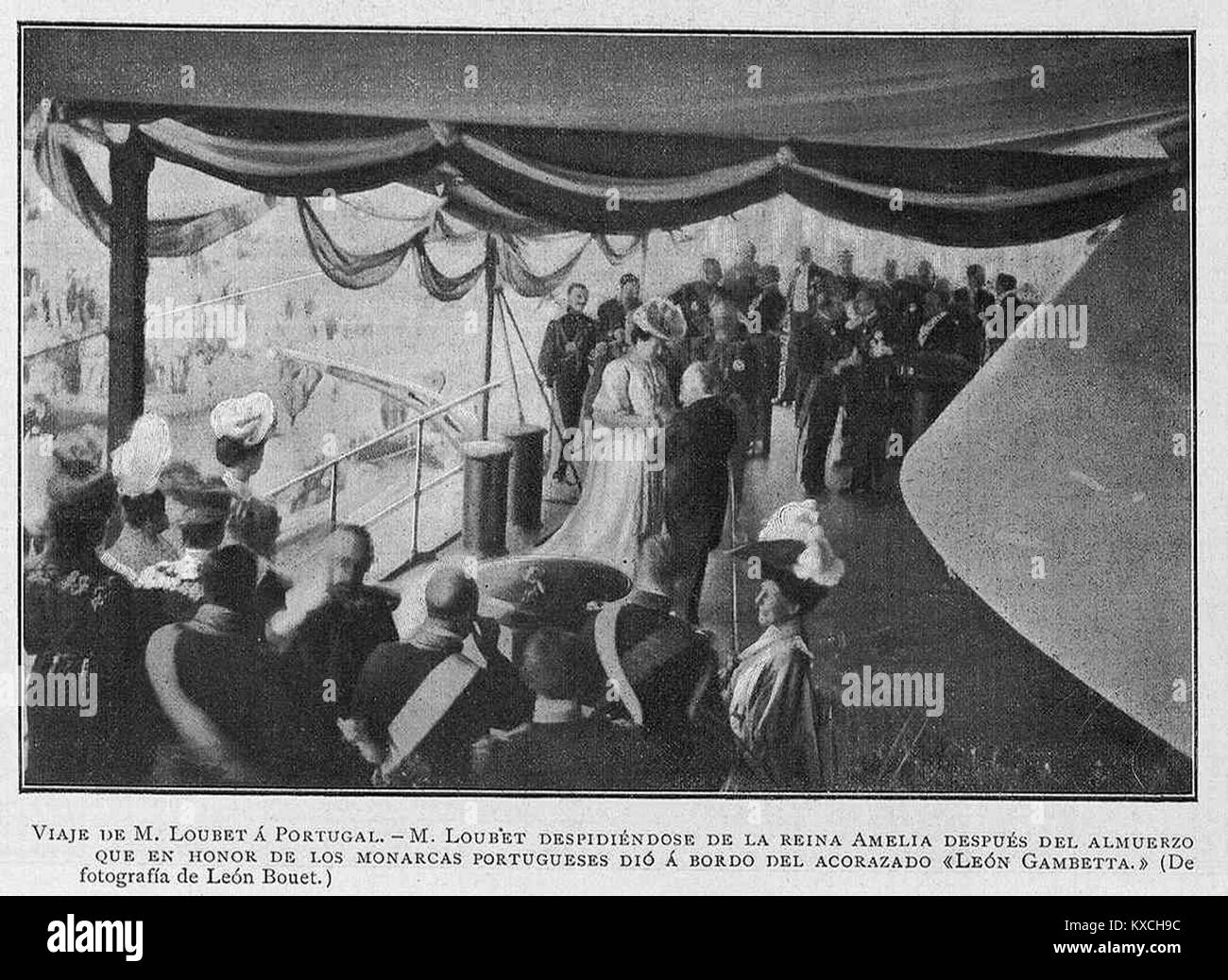 Dieses Foto aus dem Jahr 1905 zeigt, wie der französische Präsident Emile Loubet während seines Staatsbesuchs in Portugal auf dem französischen Panzerkreuzer Léon Gambetta Abschied von Königin Amelia von Portugal abnimmt Ilustración Artística. Wikimedia Commons Stockfoto