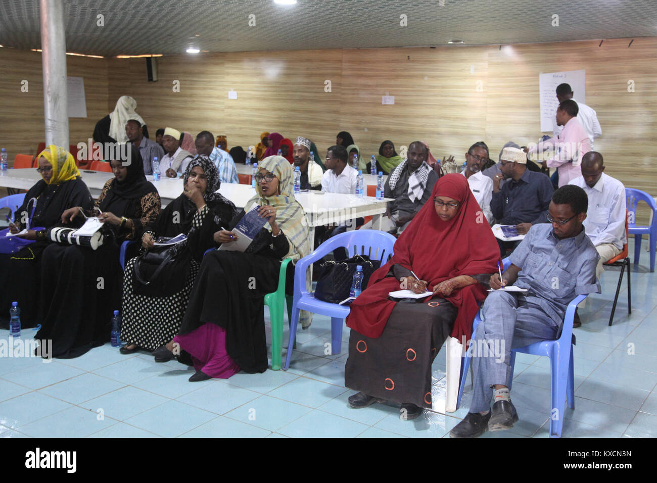 Dieser Eintrag bezieht sich auf ein Foto oder Dokument aus dem Jahr 2016, das die politische Beteiligung von Frauen veranschaulicht und ihre Beteiligung an Wahlen oder Regierungsprozessen hervorhebt. Stockfoto
